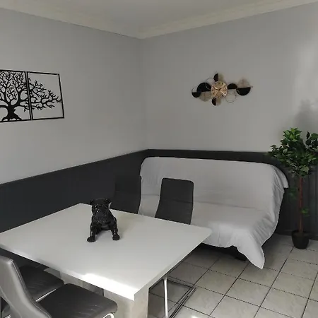 Grau D'agde 50m Et Commerces *